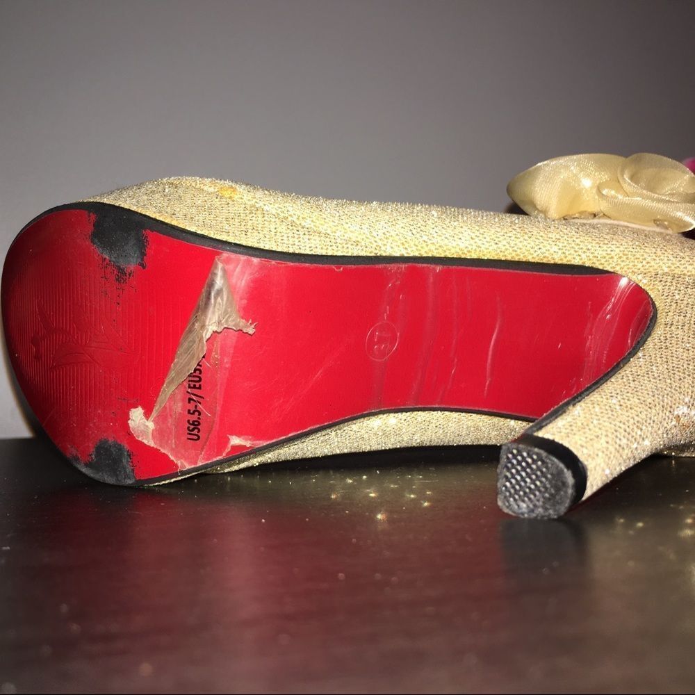Beautiful sparkly gold heels with flower detail - Picture 6 of 8